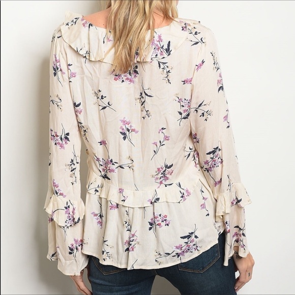 ✨Lovely Cream Blouse✨ - Picture 3 of 4